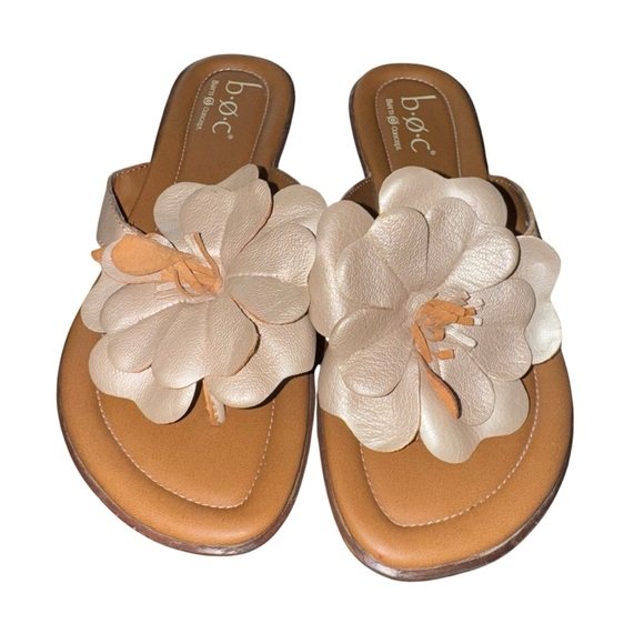 📌Born Concept B.Ø.C. Women’s Sandals Flip Flops Size 9 Metallic/Tan Slip-On - Picture 1 of 6